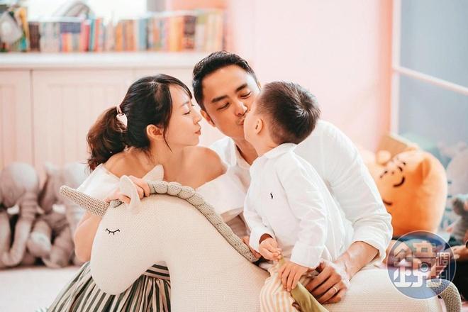 Hoàng tử ếch Minh Đạo lần đầu xuất hiện công khai cùng vợ-1