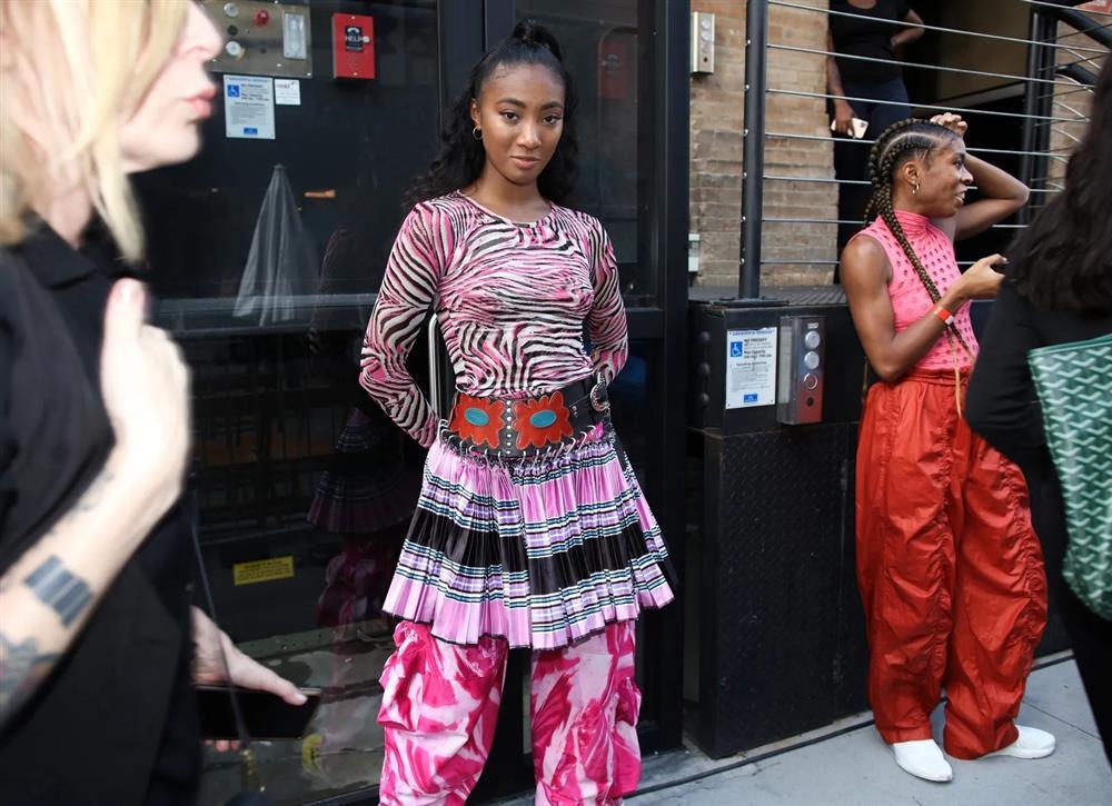 Chân váy hot hit 18 triệu view đang tạo cơn địa chấn giới thời trang có gì thú vị?-8