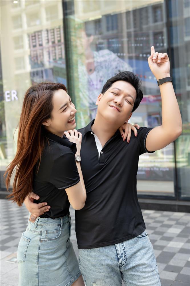 Gu thời trang sân bay tối giản của Nhã Phương-8