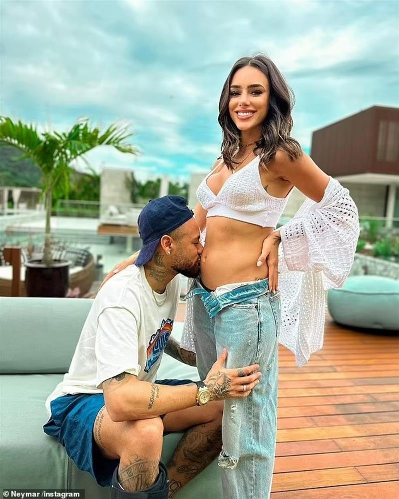 Neymar sắp đón con đầu lòng với bạn gái người mẫu-1