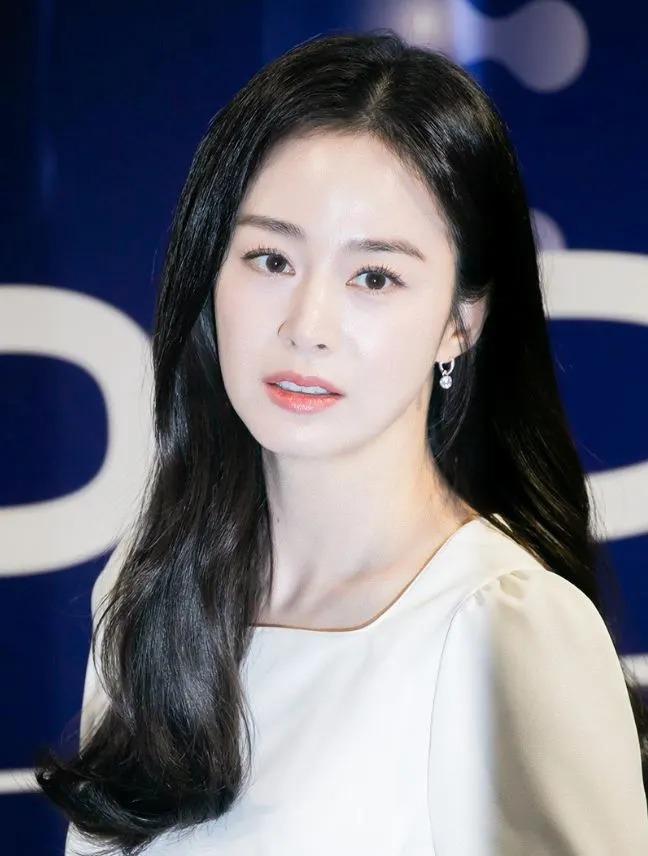 Kim Tae Hee lần đầu xuất hiện sau ồn ào điều tra thuế-2