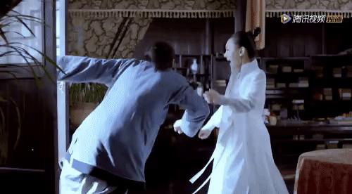 Nụ hôn bị chê mất vệ sinh, phi logic trên phim ảnh-12