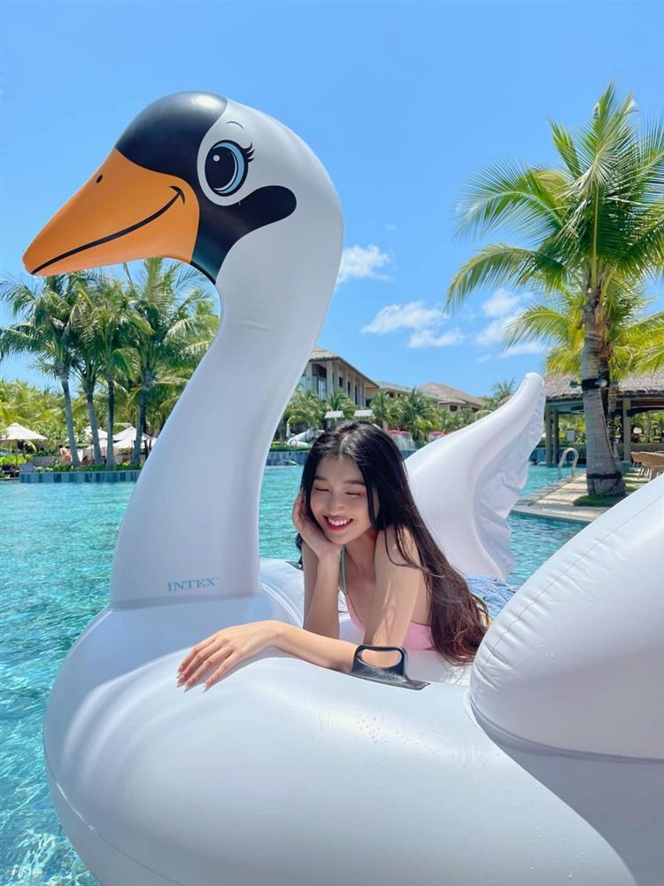 Dàn Hoa hậu đọ dáng đồng hồ cát: Thùy Tiên, Đỗ Thị Hà khiến fan trầm trồ-9