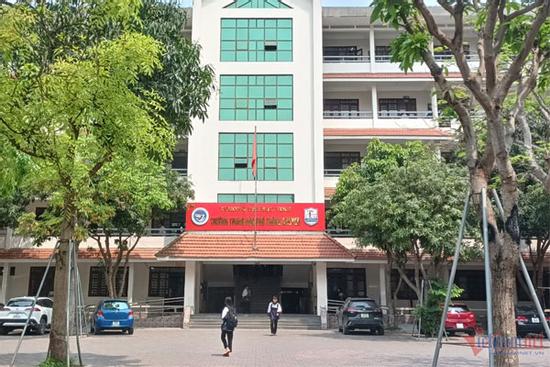 Vụ nữ sinh trường chuyên tự tử: Một số học sinh nhận tin nhắn đe dọa