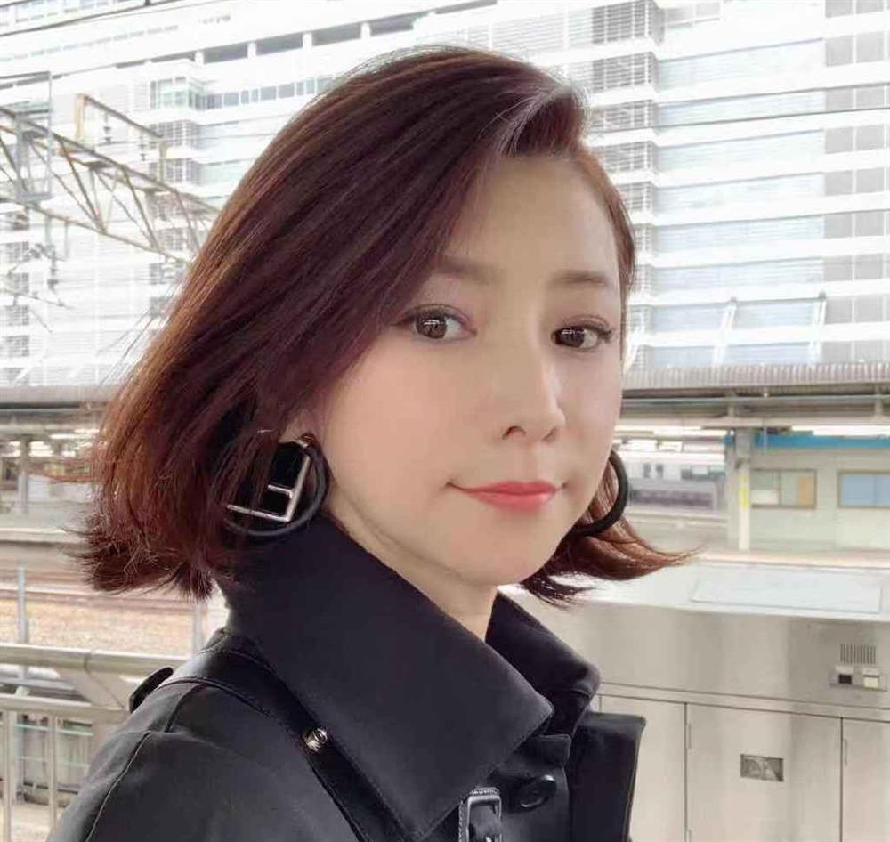 Kinh nghiệm trẻ đẹp của người phụ nữ 54 tuổi trông như bạn của con-2