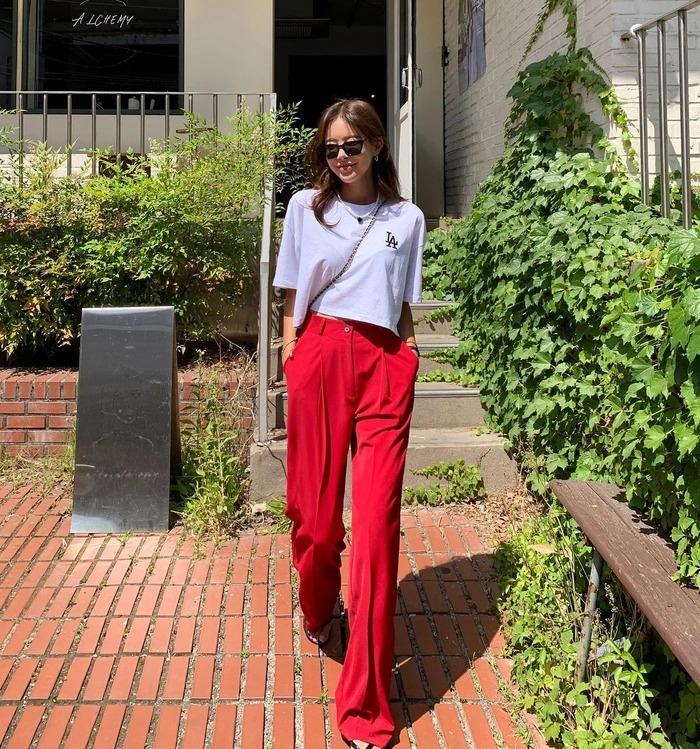 10 cách mặc quần ống rộng sành điệu khi đi du lịch-9