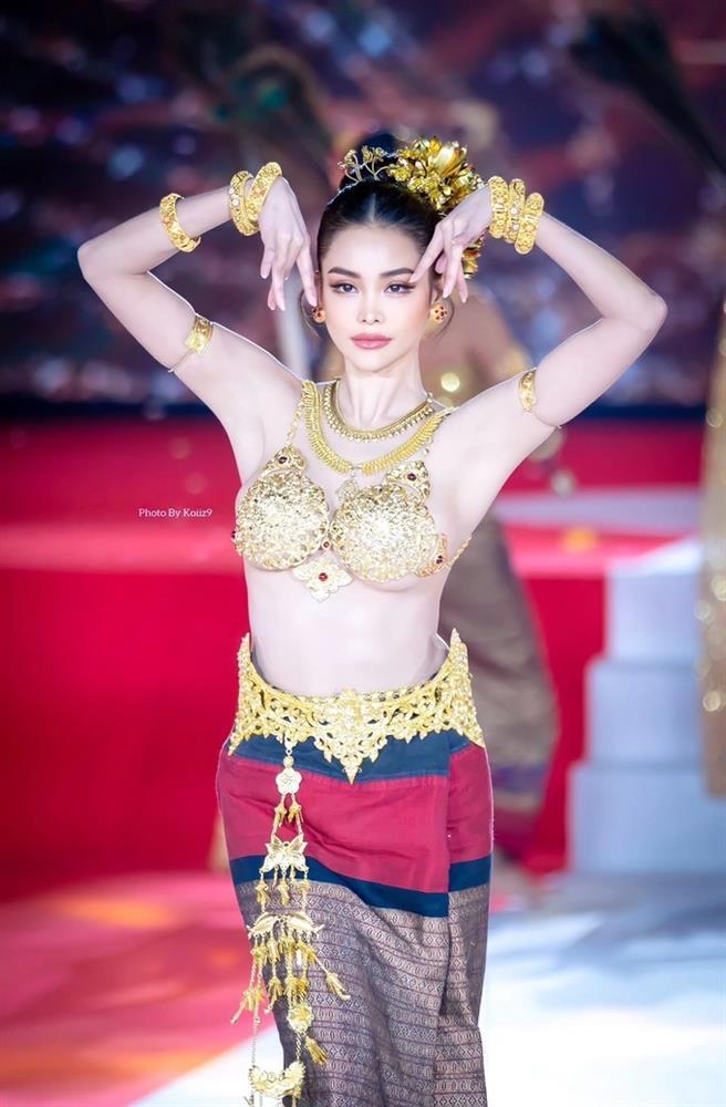 Nhiệm kỳ thị phi của hoa hậu Engfa Waraha-13