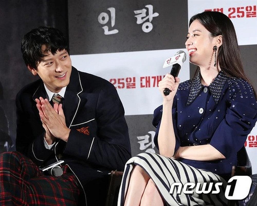 Mỹ nam dính tin hẹn hò Rosé: Xuất thân giàu có, từng yêu thầm Song Hye Kyo-7