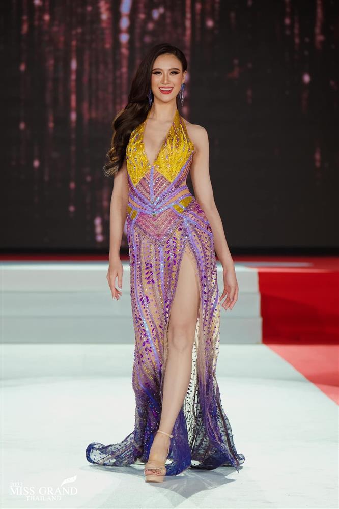 Cận cảnh chiếc váy dạ hội được chuẩn bị trước 2 tháng, giúp Tân Hoa hậu Lê  Hoàng Phương toả sáng khi đăng quang
