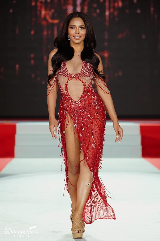 Váy dạ hội khó hiểu của thí sinh hoa hậu-21