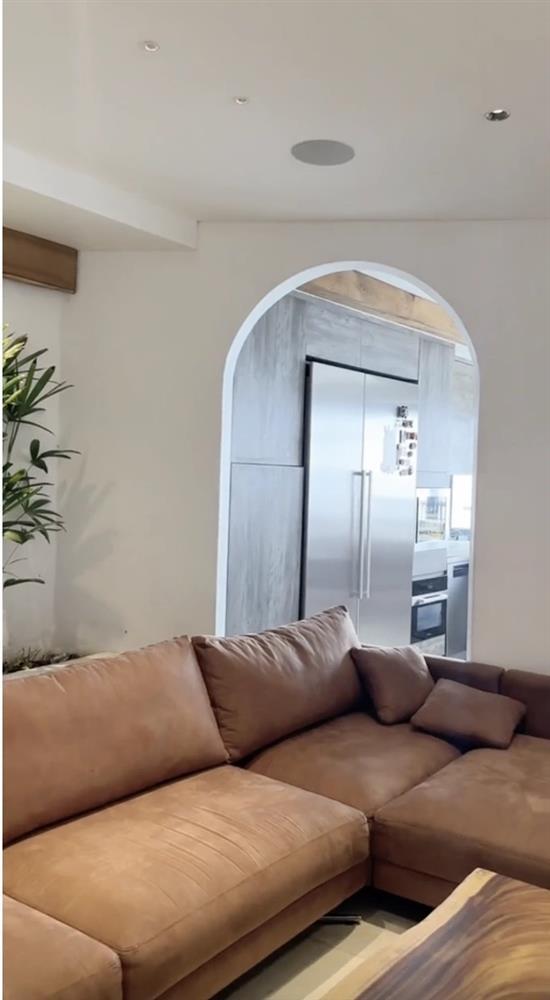 Ca nương Kiều Anh khoe nhà: Diện tích 300m2, sắm tủ lạnh nửa tỷ-1