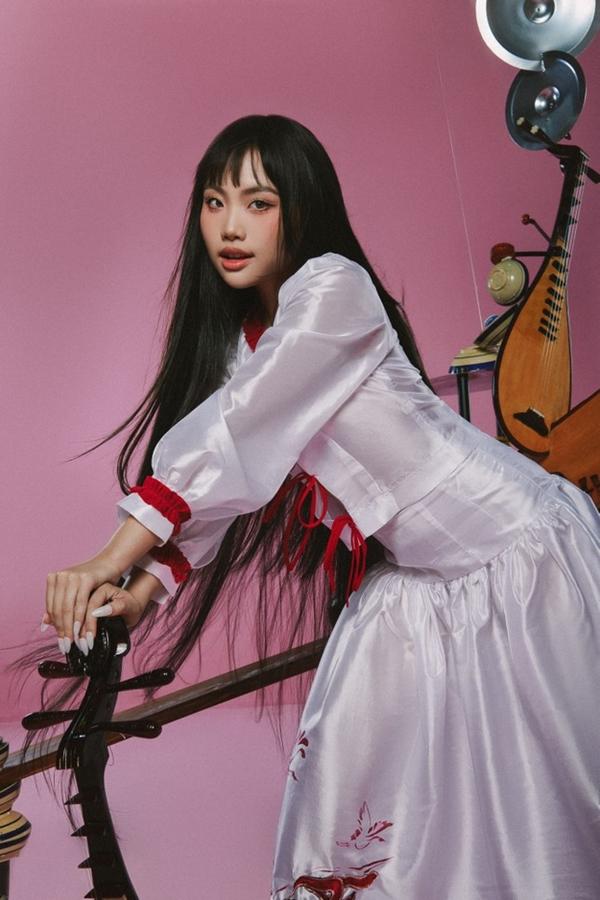 Khó nhận ra Phương Mỹ Chi ở tuổi 20-3