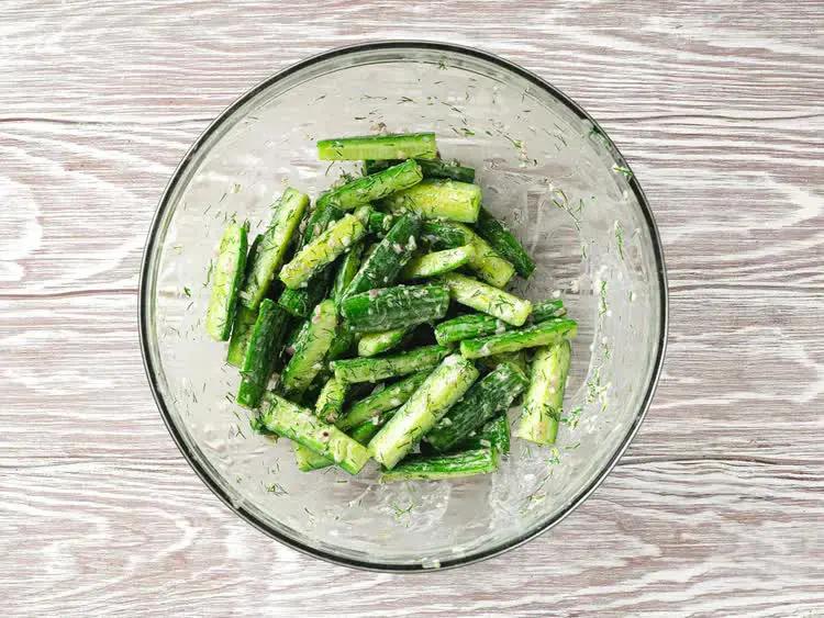 Cách làm salad dưa chuột ngon miệng, giúp dưỡng da trắng sáng-4