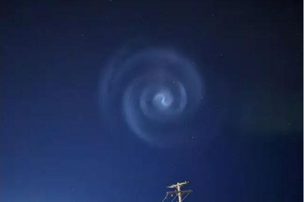 Xoáy ốc bí ẩn xuất hiện trên bầu trời, đó là hiện tượng gì?-3