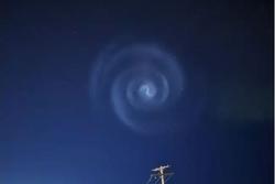 Xoáy ốc bí ẩn xuất hiện trên bầu trời, đó là hiện tượng gì?