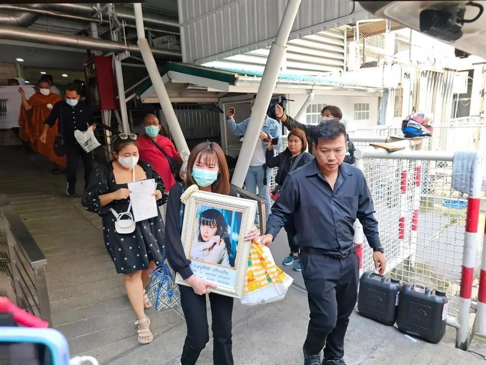 Công bố nguyên nhân nữ ca sĩ 19 tuổi tử vong, cha mẹ gục ngã-3