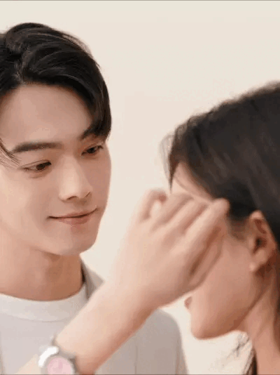 Triệu Lộ Tư nắm tay Hứa Khải lên Top tìm kiếm đúng ngày tình nhân-1