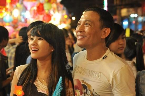 Sau 20 năm 'gà trống nuôi con', diễn viên 'Giao Thời' đổi đời nhờ con gái