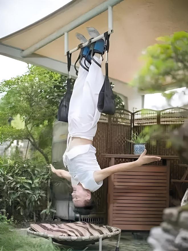 Thói quen khác lạ của ông ngoại 73 tuổi trông như hơn 40 tuổi-2