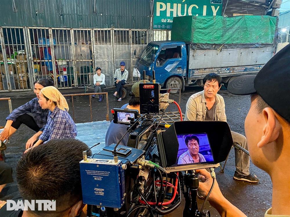 Hoàng Hải chở NSƯT Thanh Quý trên xe máy cà tàng, ngủ cạnh bãi rác-1