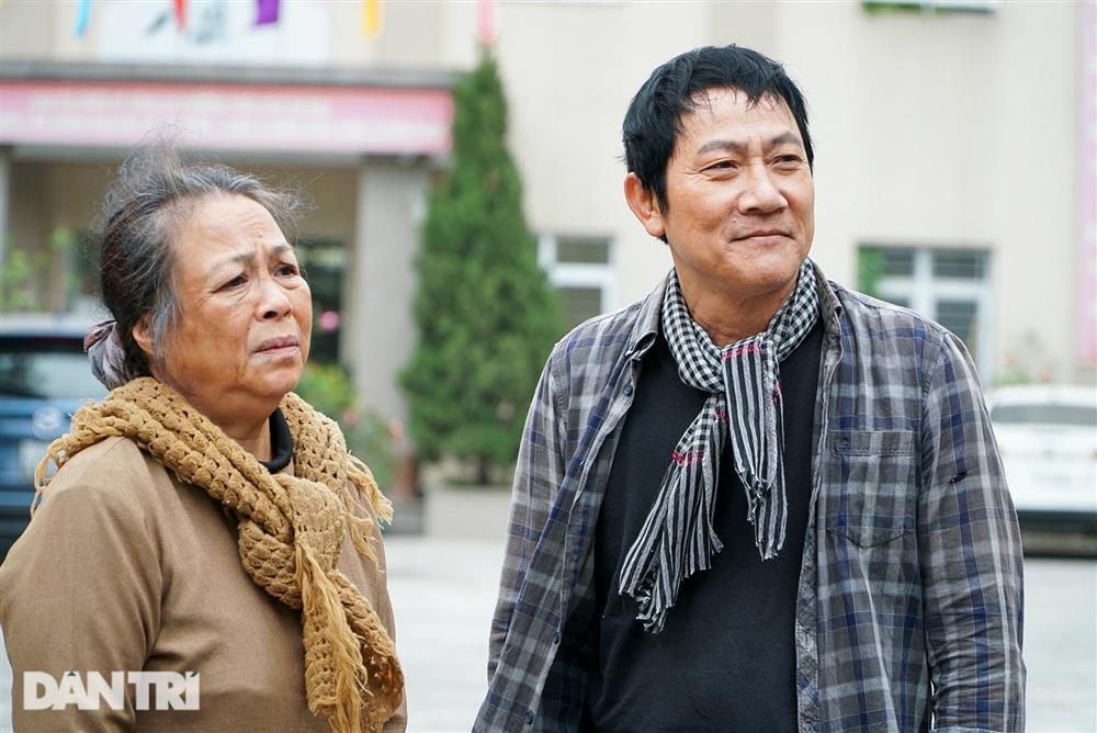 Hoàng Hải chở NSƯT Thanh Quý trên xe máy cà tàng, ngủ cạnh bãi rác-3