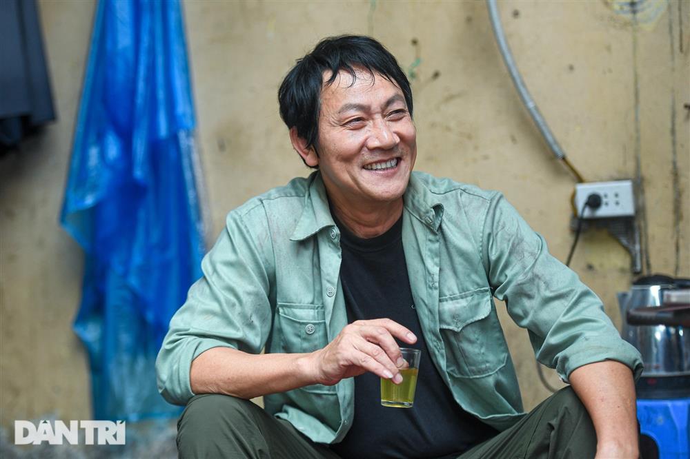 Hoàng Hải chở NSƯT Thanh Quý trên xe máy cà tàng, ngủ cạnh bãi rác-7