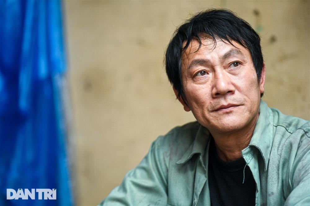 Hoàng Hải chở NSƯT Thanh Quý trên xe máy cà tàng, ngủ cạnh bãi rác-8