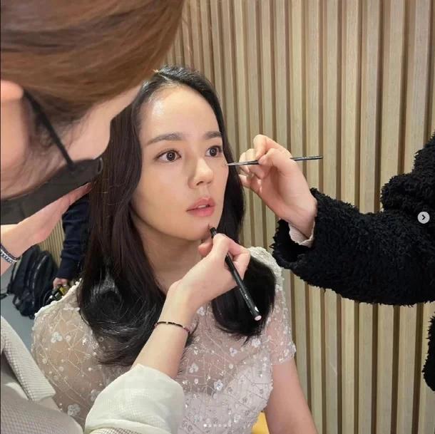 Góc nghiêng đỉnh cao của Han Ga In ở tuổi 41-2