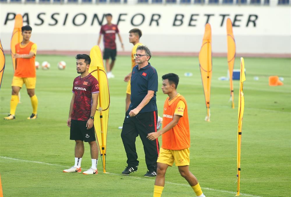 HLV Philippe Troussier và những cửa ải cần vượt qua-1