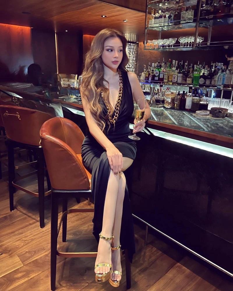 Đoàn Di Băng 4 lần đụng váy với Huyền Baby-2