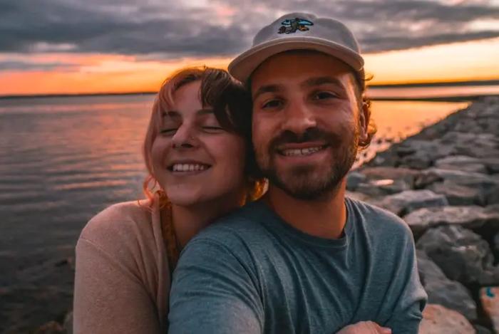 Cô gái được cầu hôn từ một bình luận bông đùa trên mạng-6