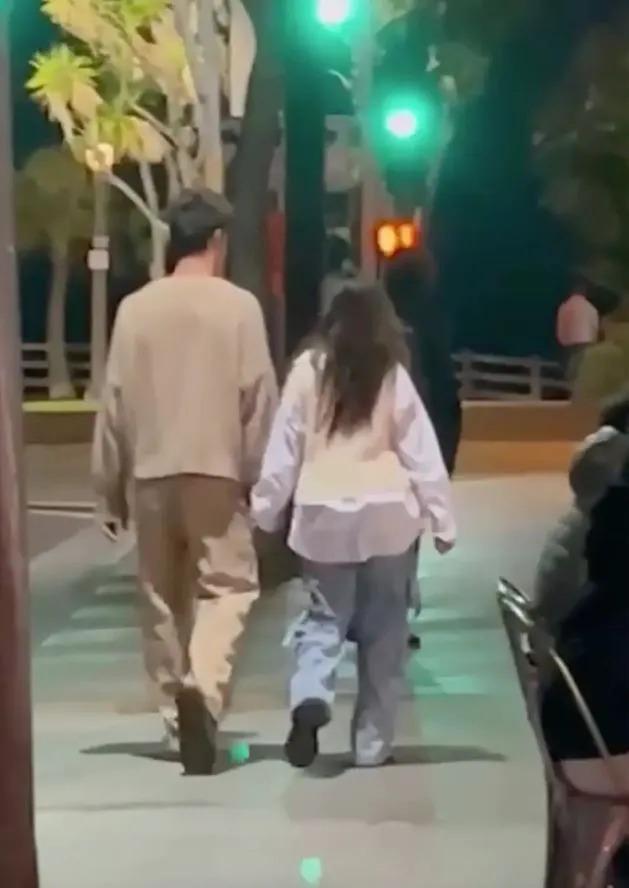 Shawn Mendes - Camila Cabello lộ diện sau khoảnh khắc thân mật tại Coachella-1