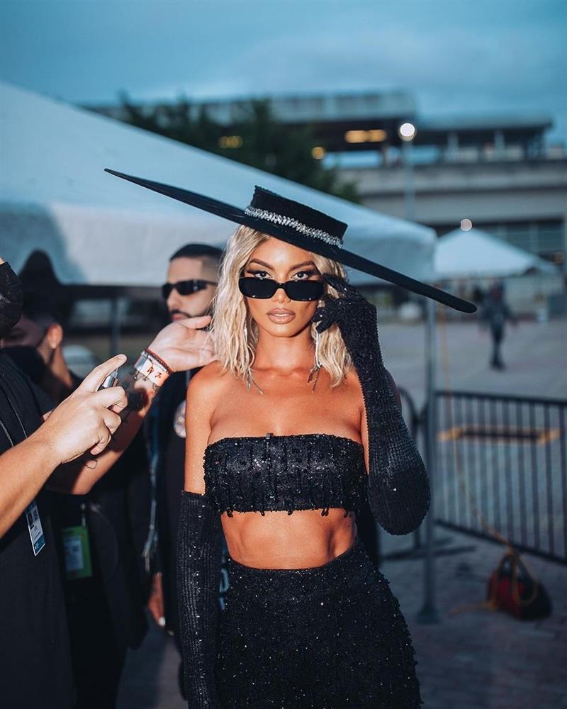 Hoa hậu Hoàn vũ gây sốc với váy lộ nội y trên thảm đỏ-6