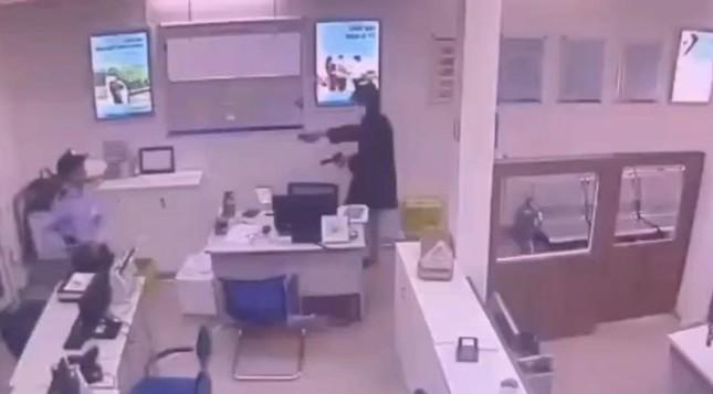 Bắt được nghi phạm cướp ngân hàng ở Đà Nẵng-2