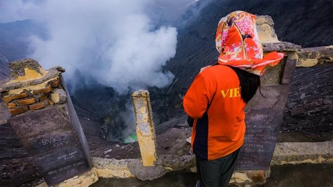 Khách Việt suýt chết khi leo núi ngắm ma trơi cổng địa ngục Indonesia-4