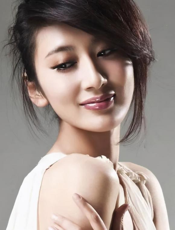 Mỹ nhân có vẻ đẹp ma mị khiến vua biên kịch Trung Quốc xuống dốc không phanh-2