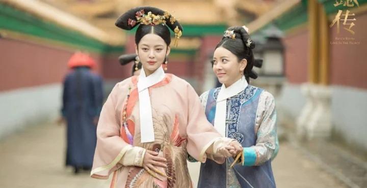 Vì sao phi tần của hoàng đế Trung Quốc mỗi bước đi đều có cung nữ đỡ tay?-2