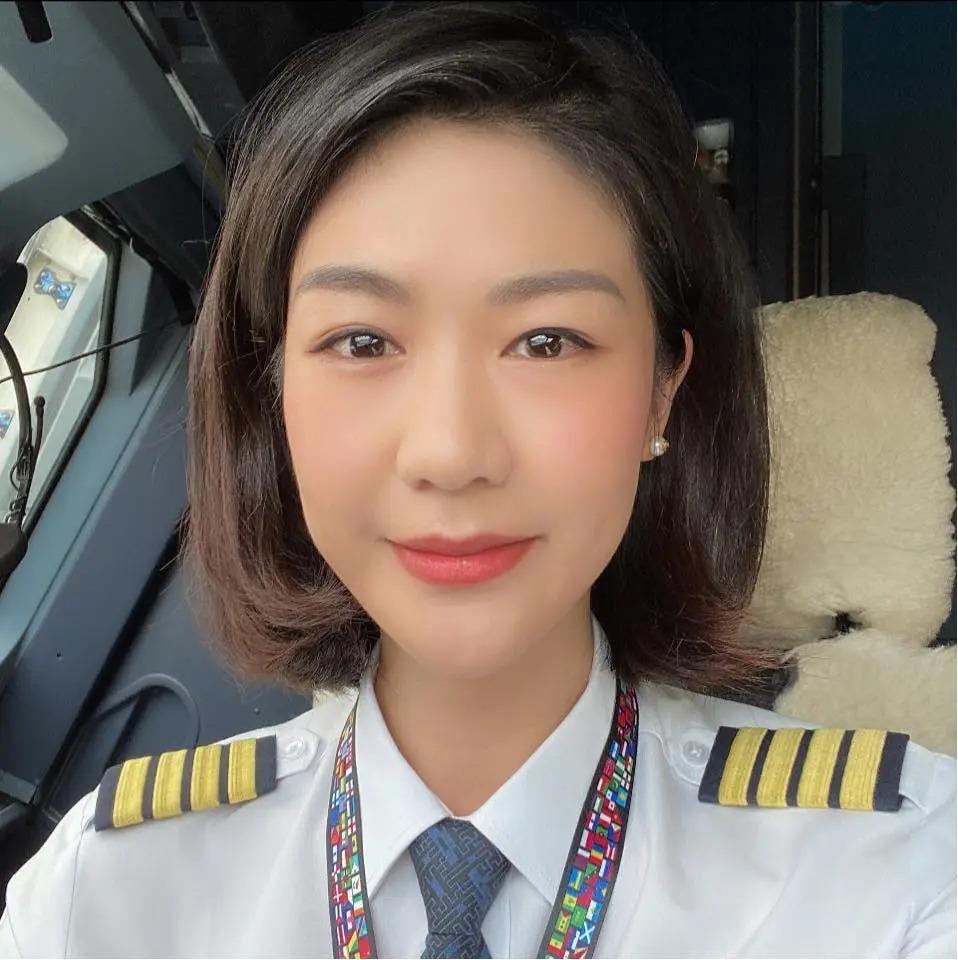 Nhan sắc tuổi 36 của cơ trưởng Huỳnh Lý Đông Phương-5