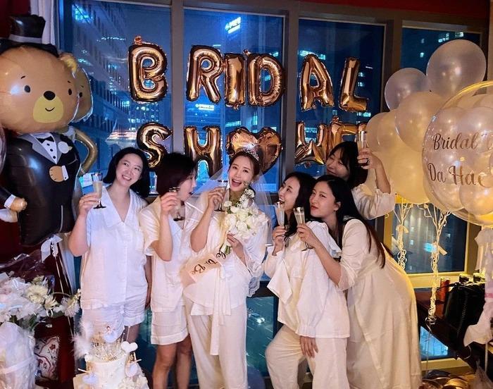 Lee Da Hae gây chú ý trong loạt ảnh tiệc chia tay đời độc thân-5