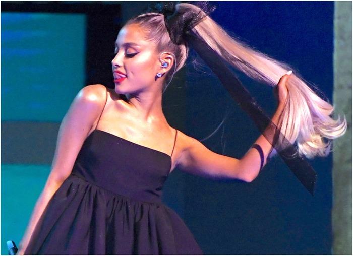 Sự thật đau lòng đằng sau kiểu tóc đuôi ngựa của Ariana Grande-1