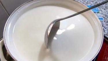 Cách làm sữa chua không đường thơm ngon, sánh mịn-2