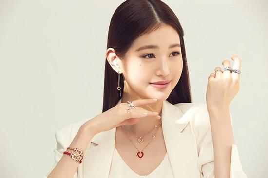 Jang Won Young và bảng thành tích thời trang đáng nể ở tuổi 18