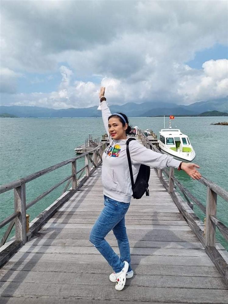 Việt Trinh sống bình yên bên con trai sau hơn 1 năm giải nghệ-8