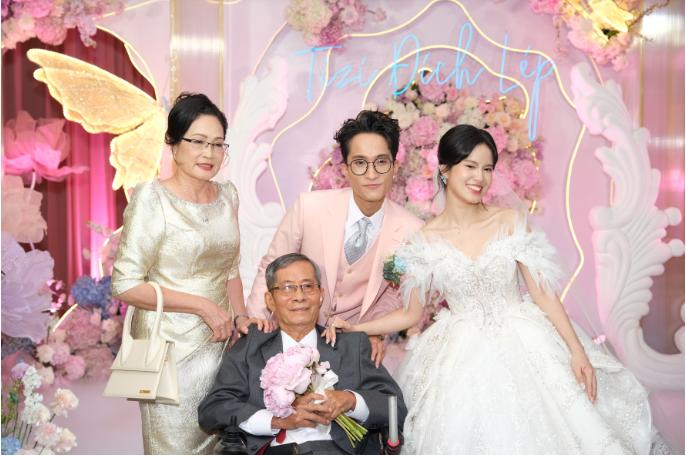 Đám cưới quy tụ 200 TikToker của cặp 9X triệu người theo dõi-2