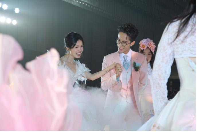 Đám cưới quy tụ 200 TikToker của cặp 9X triệu người theo dõi-4