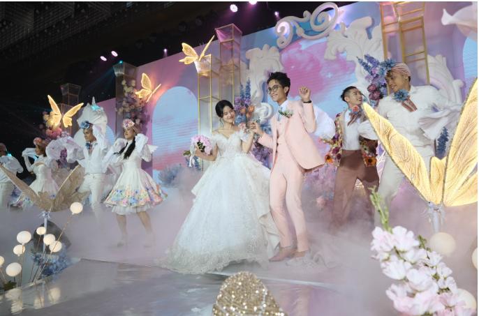 Đám cưới quy tụ 200 TikToker của cặp 9X triệu người theo dõi-8