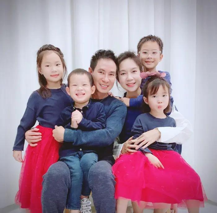 Phản ứng của Lý Hải khi được hỏi chuyện sinh con thứ 5-3