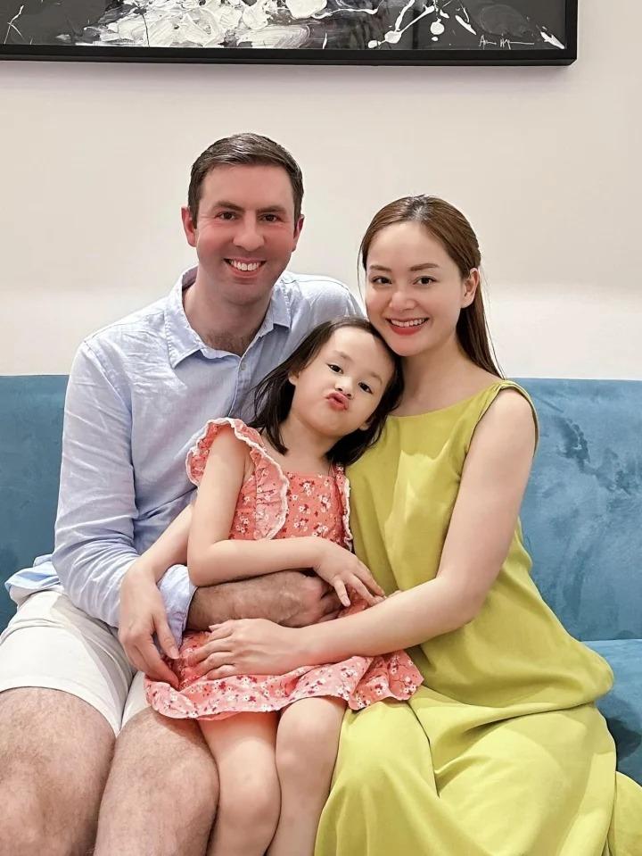 Cuộc sống của Lan Phương với chồng Tây cao 2m-4