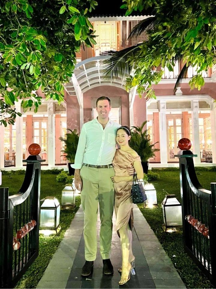 Cuộc sống của Lan Phương với chồng Tây cao 2m-6