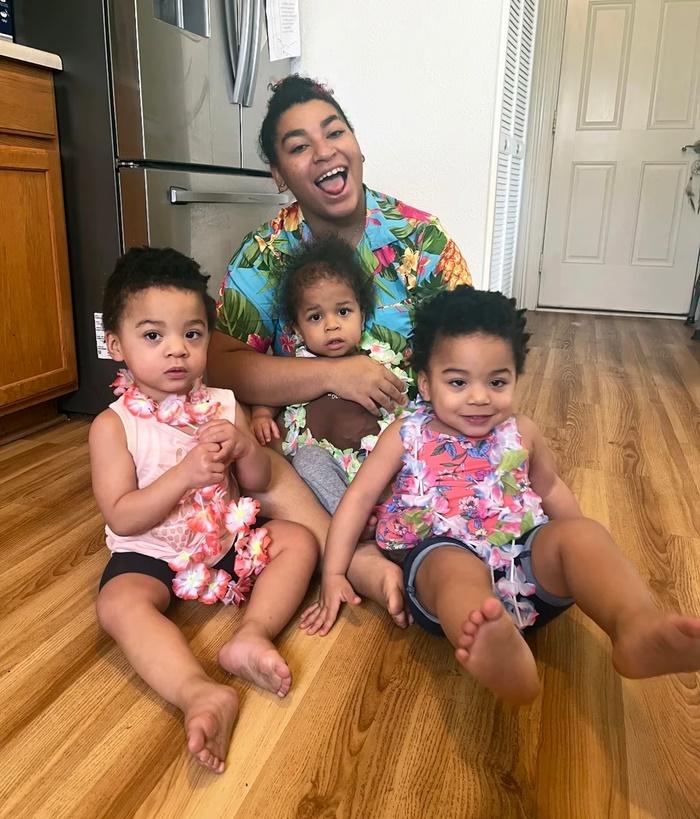 Sinh 3 con lúc 14 tuổi, bé gái có bước ngoặt cuộc đời-2